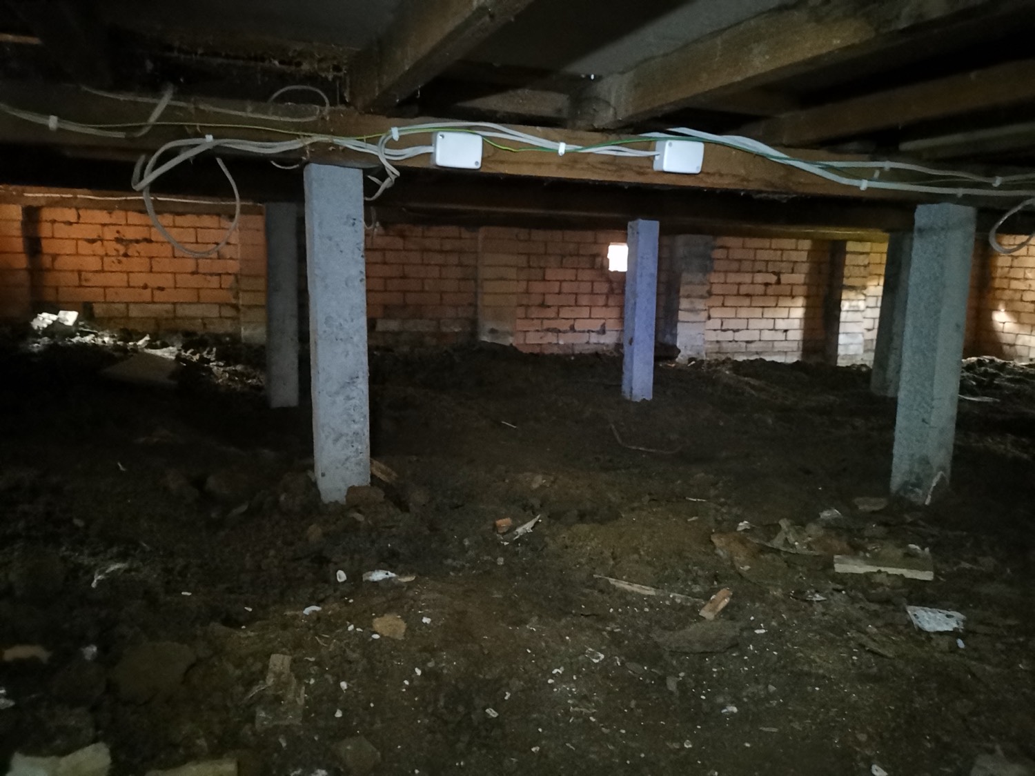 Underfloor concrete stumps